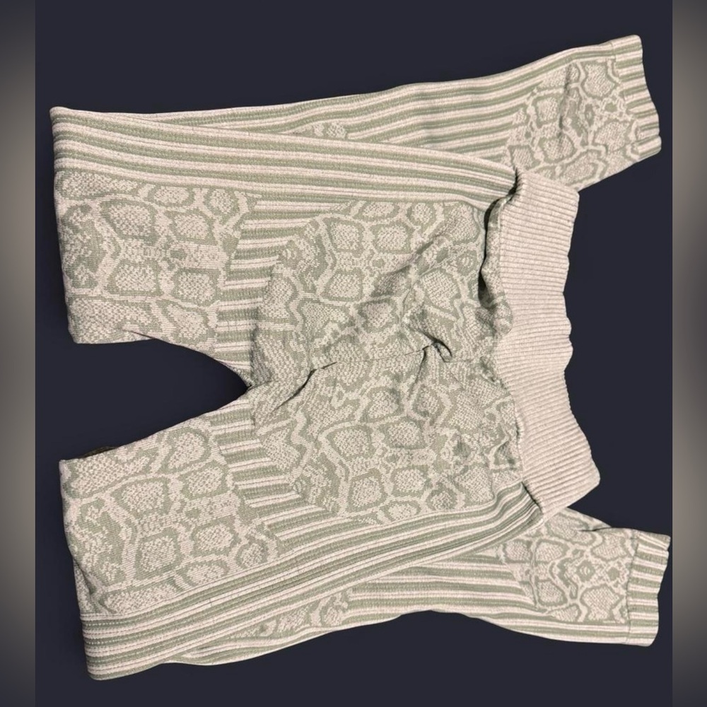 Set - Picture 2 of 4